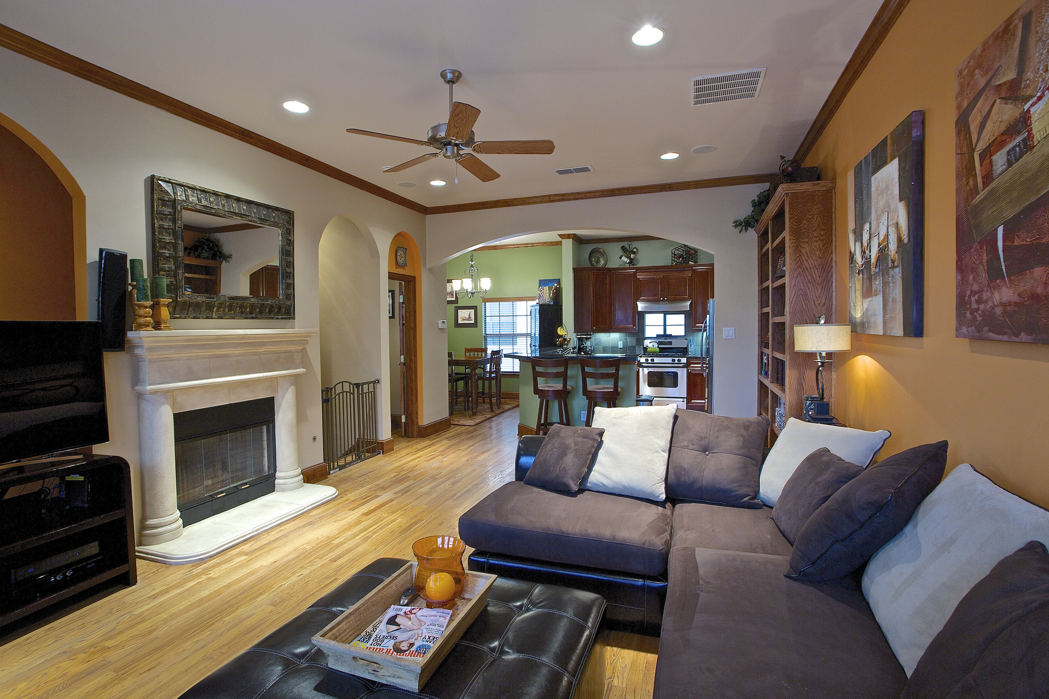 closed floor plan living room